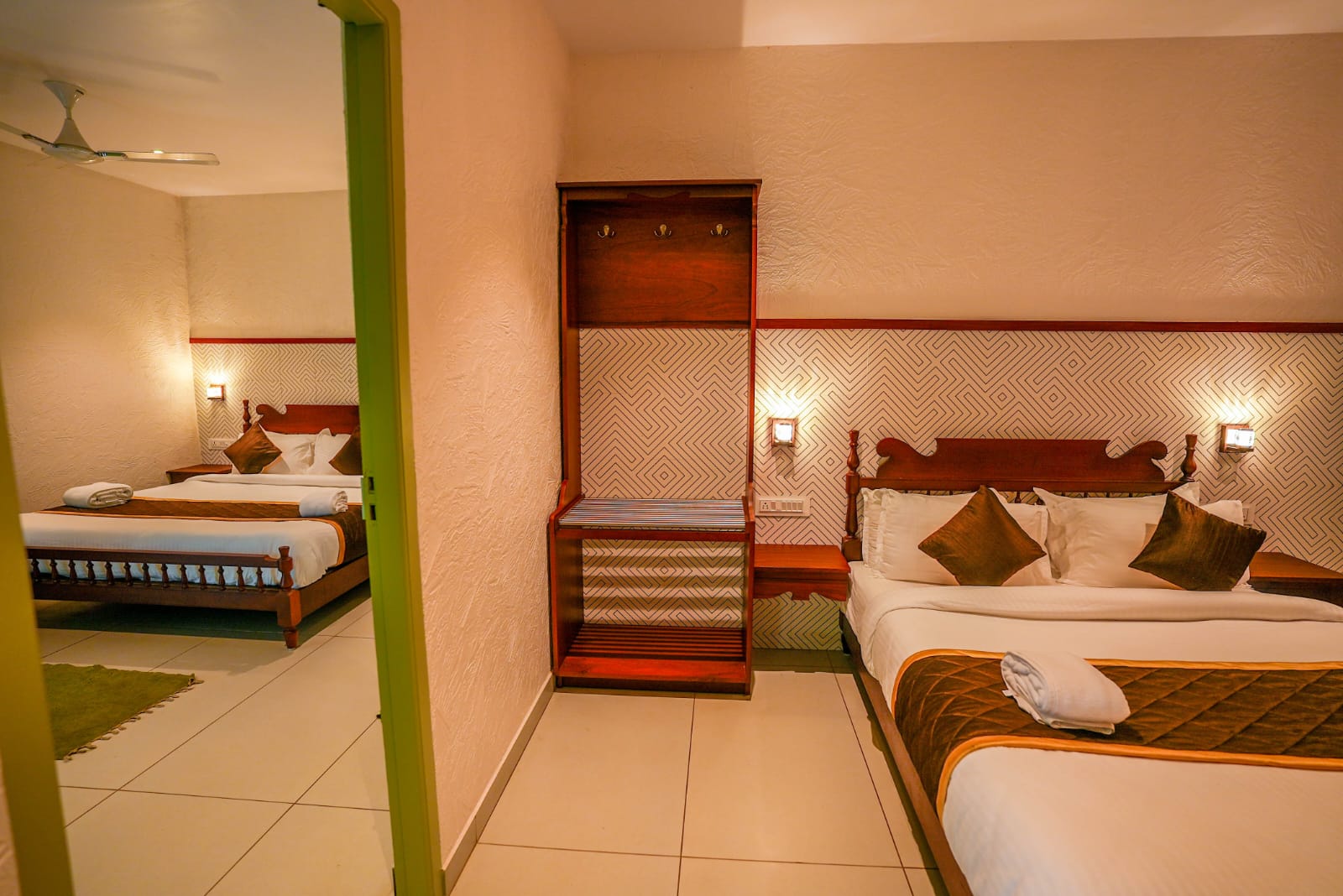 Interconnected Rooms